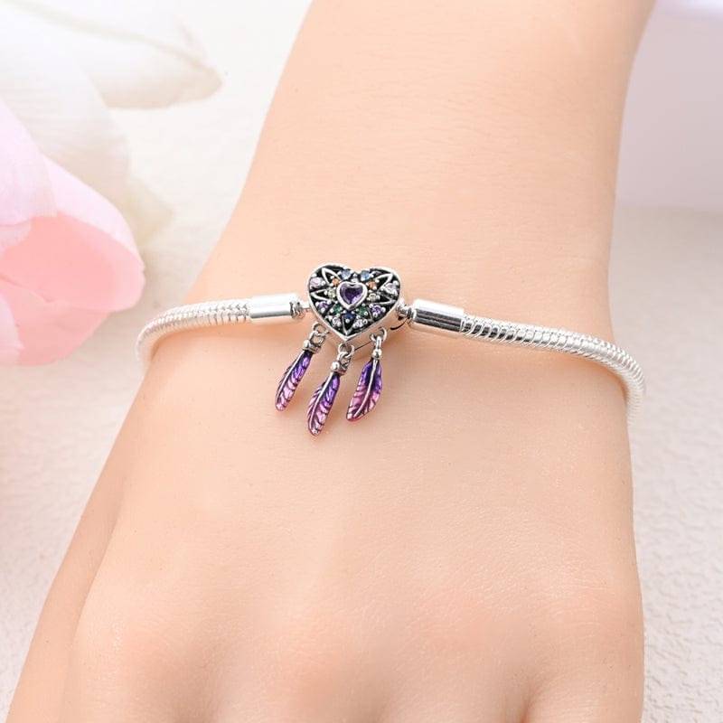 Pulsera con dije de corazón de arcoíris y atrapasueños