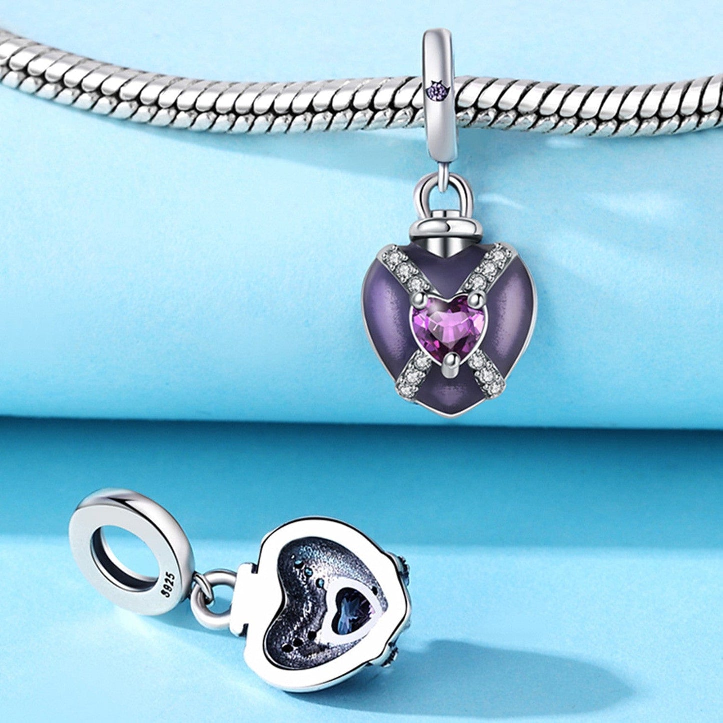 Charm de corazón morado con piedra preciosa rosa brillante