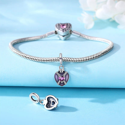 Charm de corazón morado con piedra preciosa rosa brillante