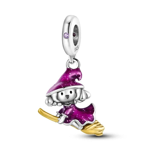 Lila boszorkány a Broom Dangle Charm-on