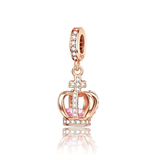 Charm de corona de oro rosa con detalles de cristal rosa y circonita cúbica