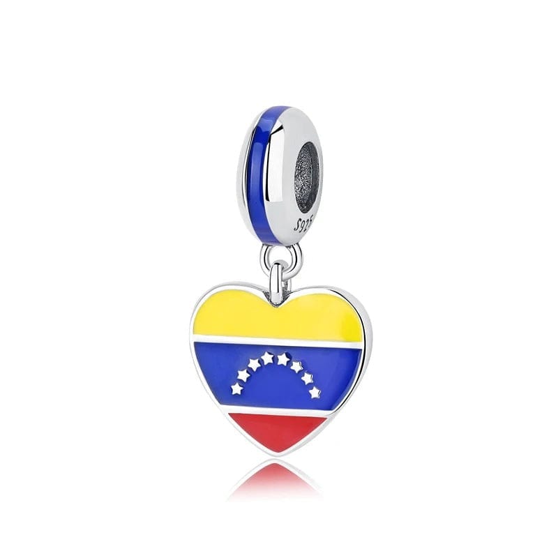 Dije colgante con la bandera de Venezuela en forma de corazón